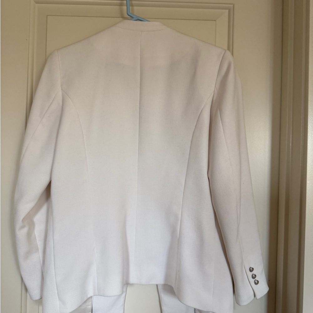 H&M Women's Elegant Cream Blazer - Picture 2 of 8